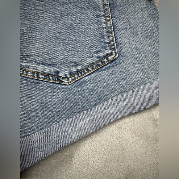 NWT WeWoreWhat Low Rise Rolled Light Vintage Distressed Denim Jean Shorts 26 - Picture 12 of 16